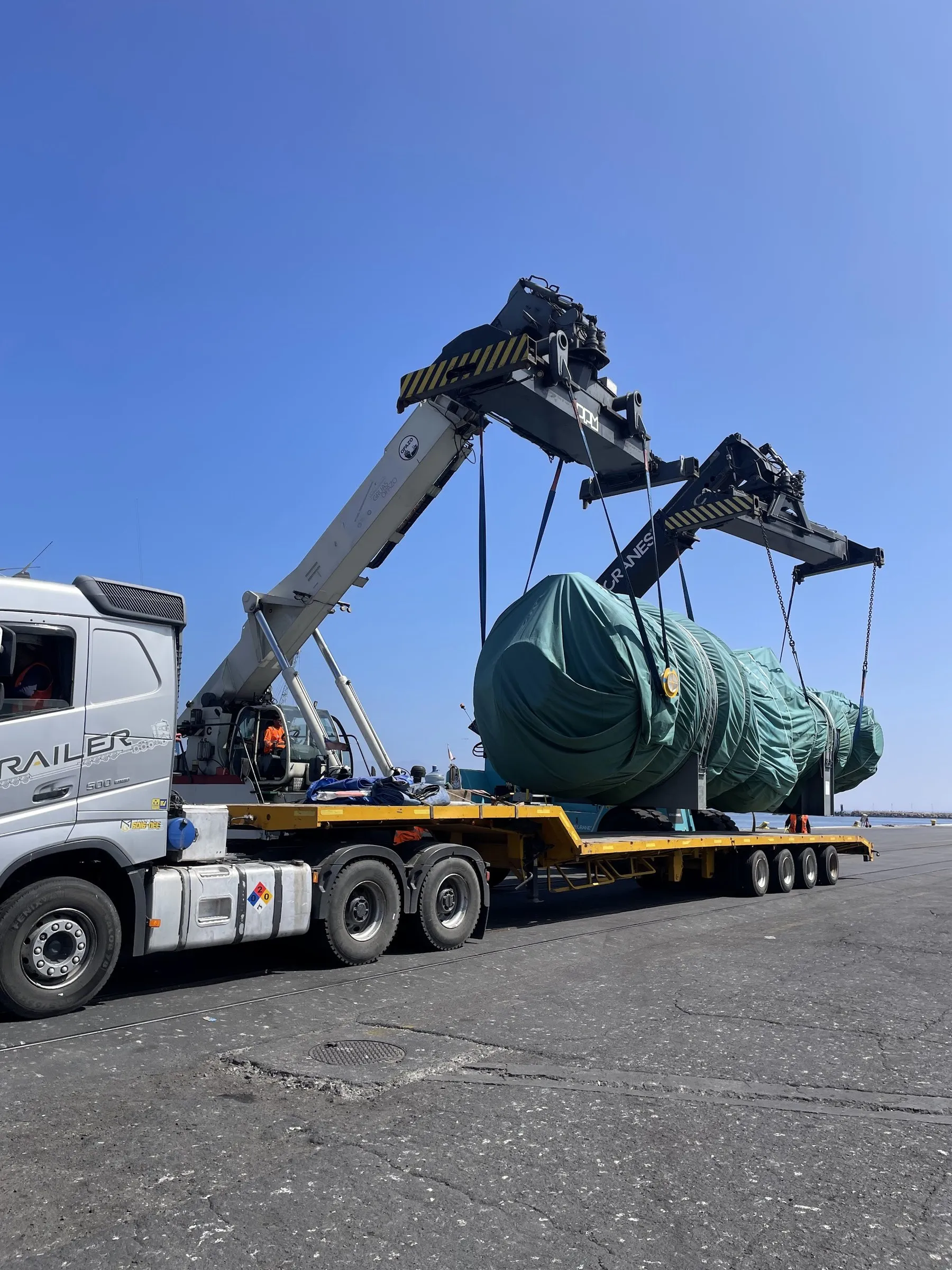 Tandem lift onto a lowboy trailer