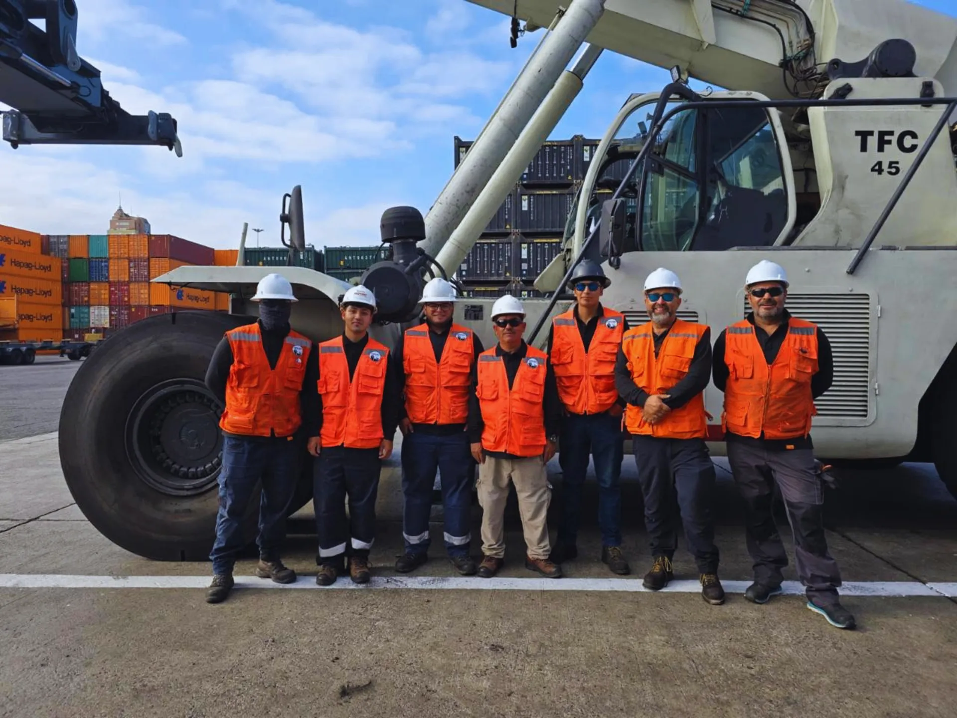 Opazo Muellaje team beside the reach stacker at the Port of Antofagasta